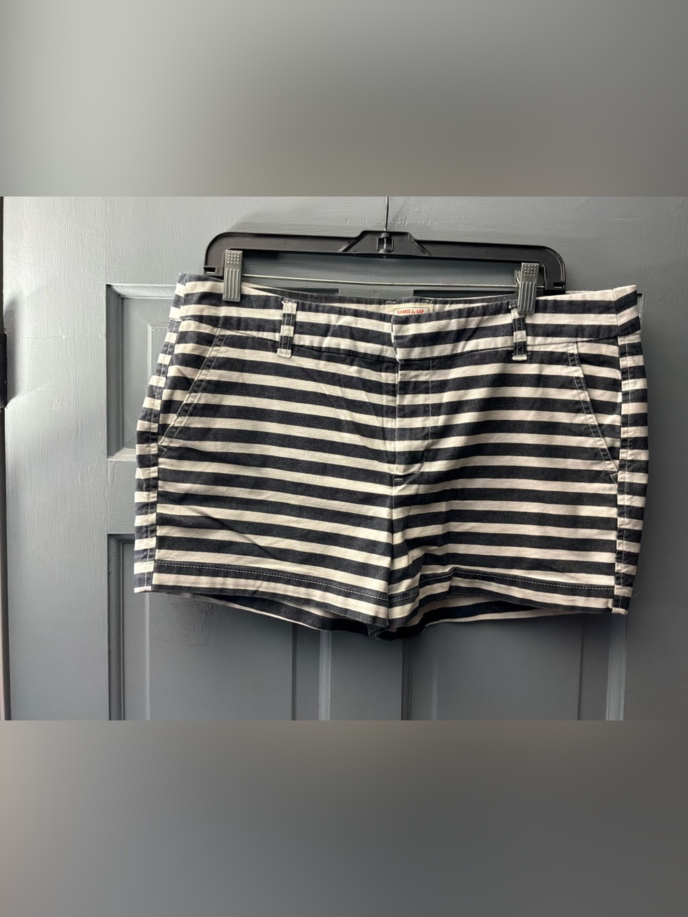 GAP Black & White Striped Women’s Flat Front Shorts